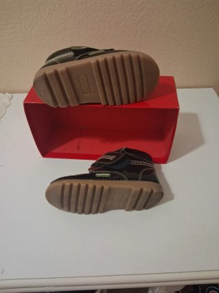 Zapatos bebe charol negro 23
