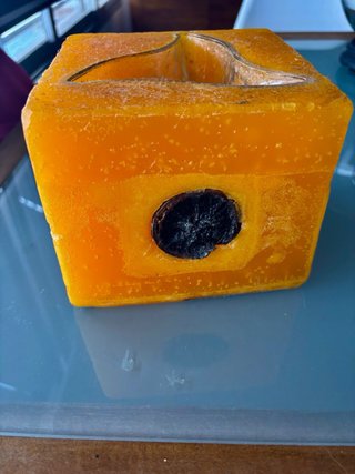 Vela naranja con rodaja de cítrico