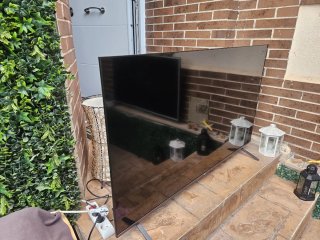 Televisores Hitachi 32' y TCL 56 '
