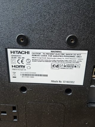 Televisores Hitachi 32' y TCL 56 '