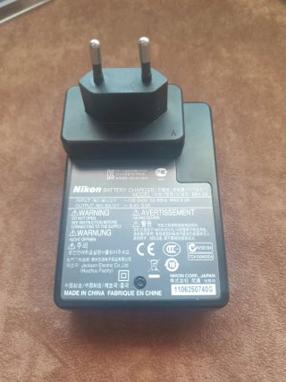 Nikon: Cargador MH-24, Parasol, Tapa trasera F