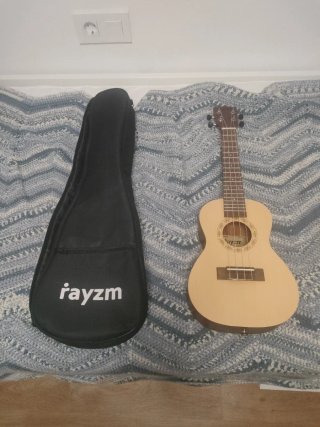 Ukelele Rayzm con funda