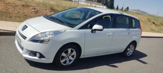 Peugeot 5008 2013