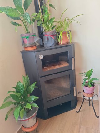 Estufa de leña de rincón negra