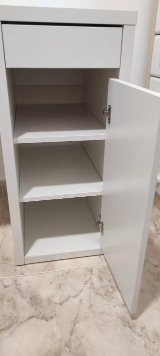 Escritorio blanco Ikea con cajón y hueco