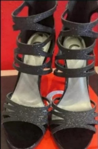 Sandalias Guess Negras y Doradas