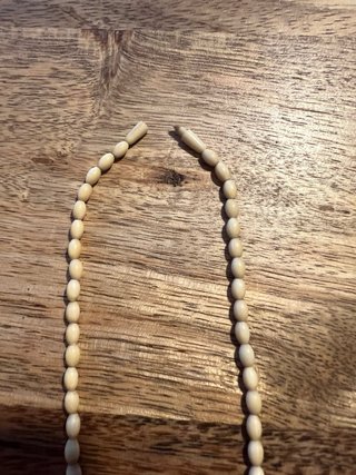 Collar antiguo de material noble
