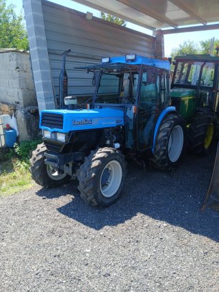 Se vende tractor avantage 65V frutero