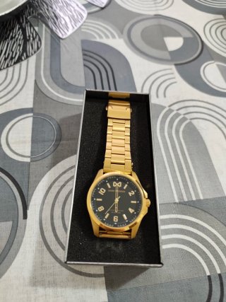 Reloj Mark Maddox Negro y Dorado