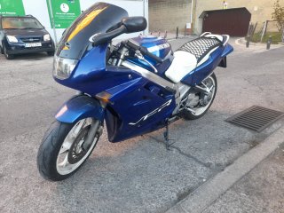 Honda VFR 750 - Moto Deportiva Azul