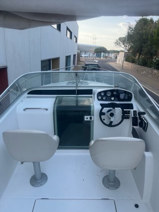 Barco Jeanneau 705