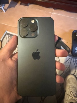 iPhone 15 Pro Max - Batteria 81% e 256 GB