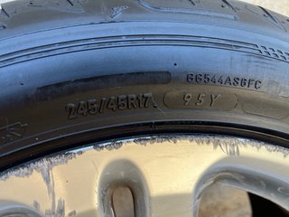 Llantas Mercedes 17 con neumáticos