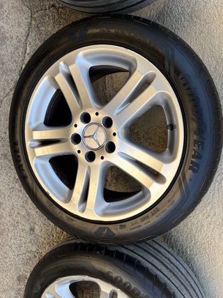 Llantas Mercedes 17 con neumáticos