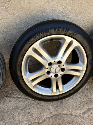 Llantas Mercedes 17 con neumáticos