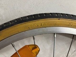 Rueda de bicicleta delantera completa
