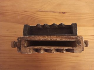 Bolso estuche de madera  Tongal de Indonesia