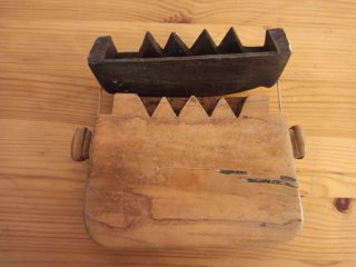 Bolso estuche de madera  Tongal de Indonesia