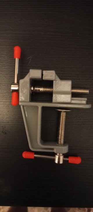 Mini tornillo de banco gris