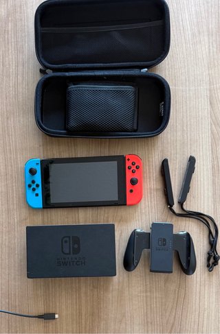 Nintendo Switch Azul/Rojo con Accesorios