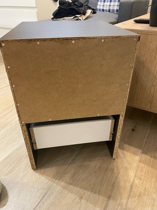 Mesita de noche Ikea madera oscura