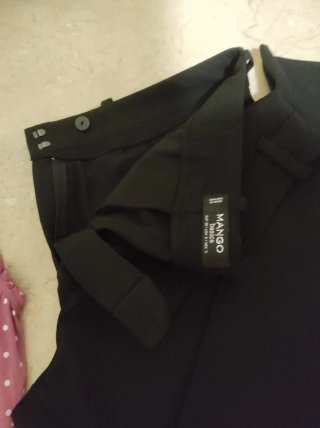 Conjunto mujer: pantalón negro y top rosa