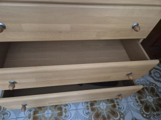 Cómoda de madera MDF con 4 cajones