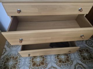 Cómoda de madera MDF con 4 cajones