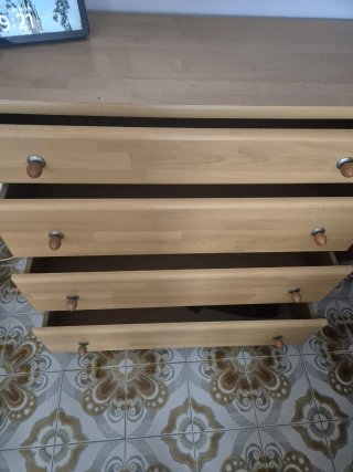 Cómoda de madera MDF con 4 cajones