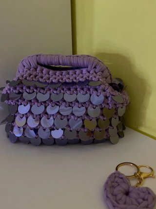 Pochette fatta a mano con paillettes oro