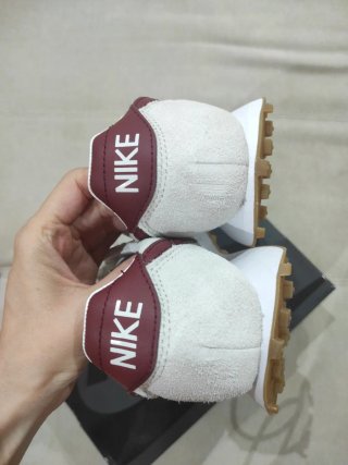 Zapatillas Nike Cortez Mujer crema y Burdeos