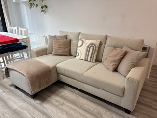 Sofá IKEA de 3 plazas chaise longue – Beige- 299€