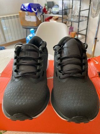 Zapatillas Nike Negras y Doradas 38