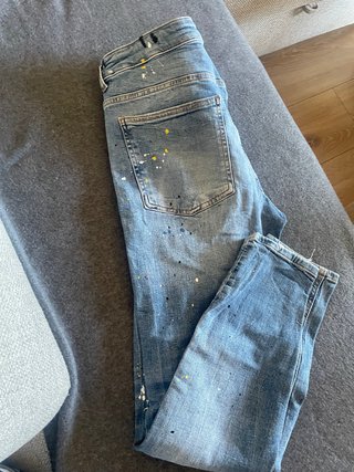Pantalón vaquero juvenil con salpicaduras