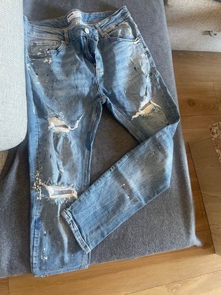 Pantalón vaquero juvenil con salpicaduras