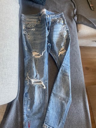 Pantalón vaquero juvenil con salpicaduras