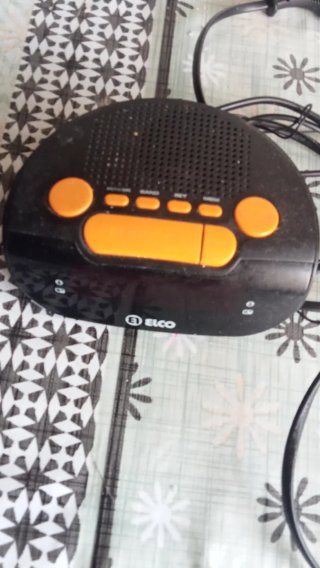 Radio Despertador ELCO Negro y Naranja
