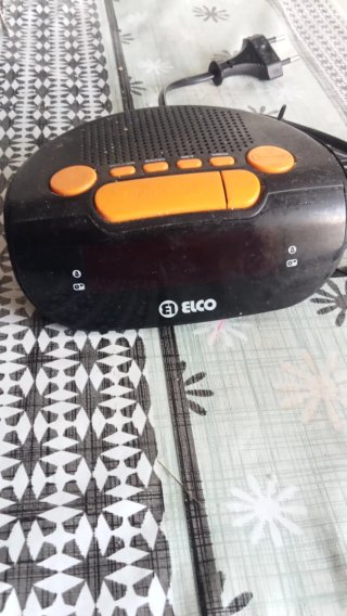 Radio Despertador ELCO Negro y Naranja
