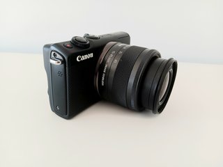 Canon EOS M100 con objetivo del kit