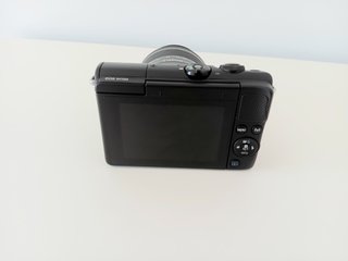 Canon EOS M100 con objetivo del kit
