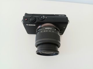 Canon EOS M100 con objetivo del kit