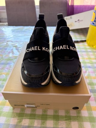 Zapatillas Michael Kors Negras y Blancas