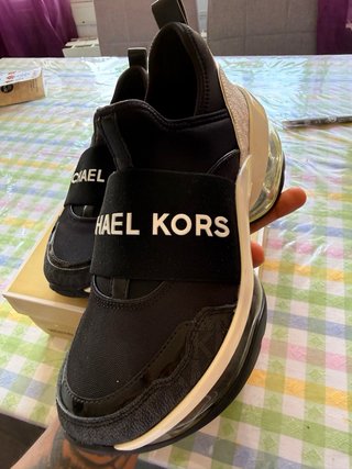 Zapatillas Michael Kors Negras y Blancas