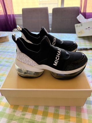 Zapatillas Michael Kors Negras y Blancas