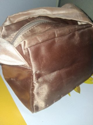 Beauty Bag Oro con Fiocco