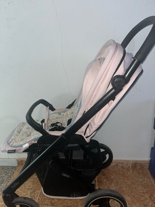 Carrito de bebé rosa