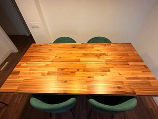 Mesa comedor IKEA madera. Modelo SKOGSTA