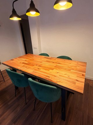 Mesa comedor IKEA madera. Modelo SKOGSTA