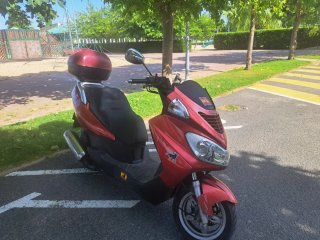 Daelim Scooter Roja Automática