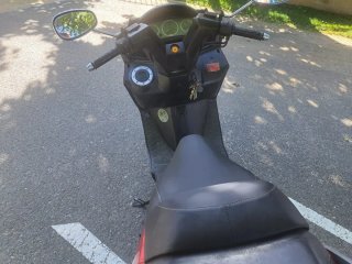 Daelim Scooter Roja Automática